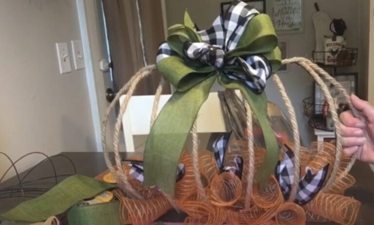 Make a Wire Pumpkin Wreath